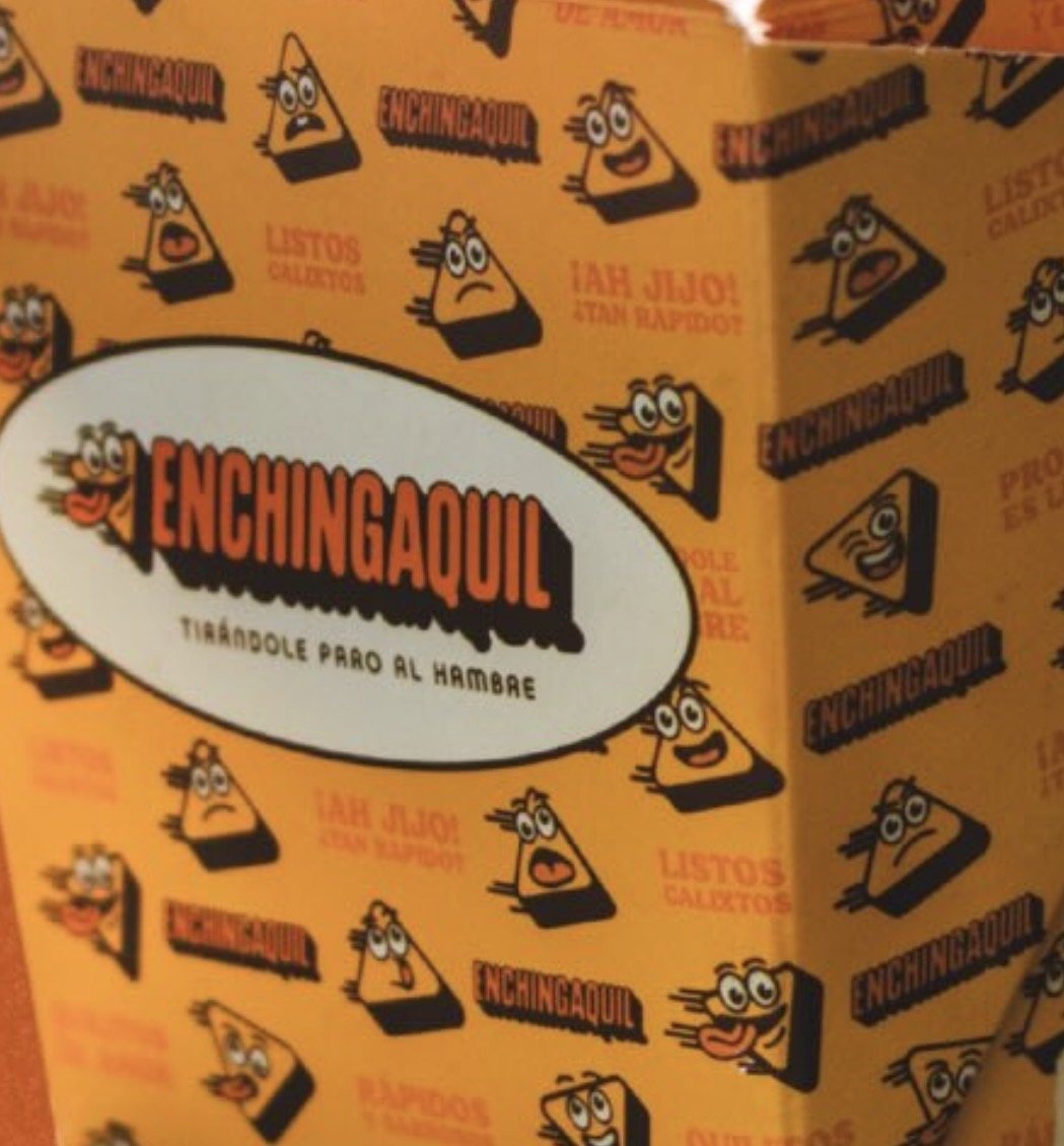 Detalle de la caja con los personajes de Enchingaquil